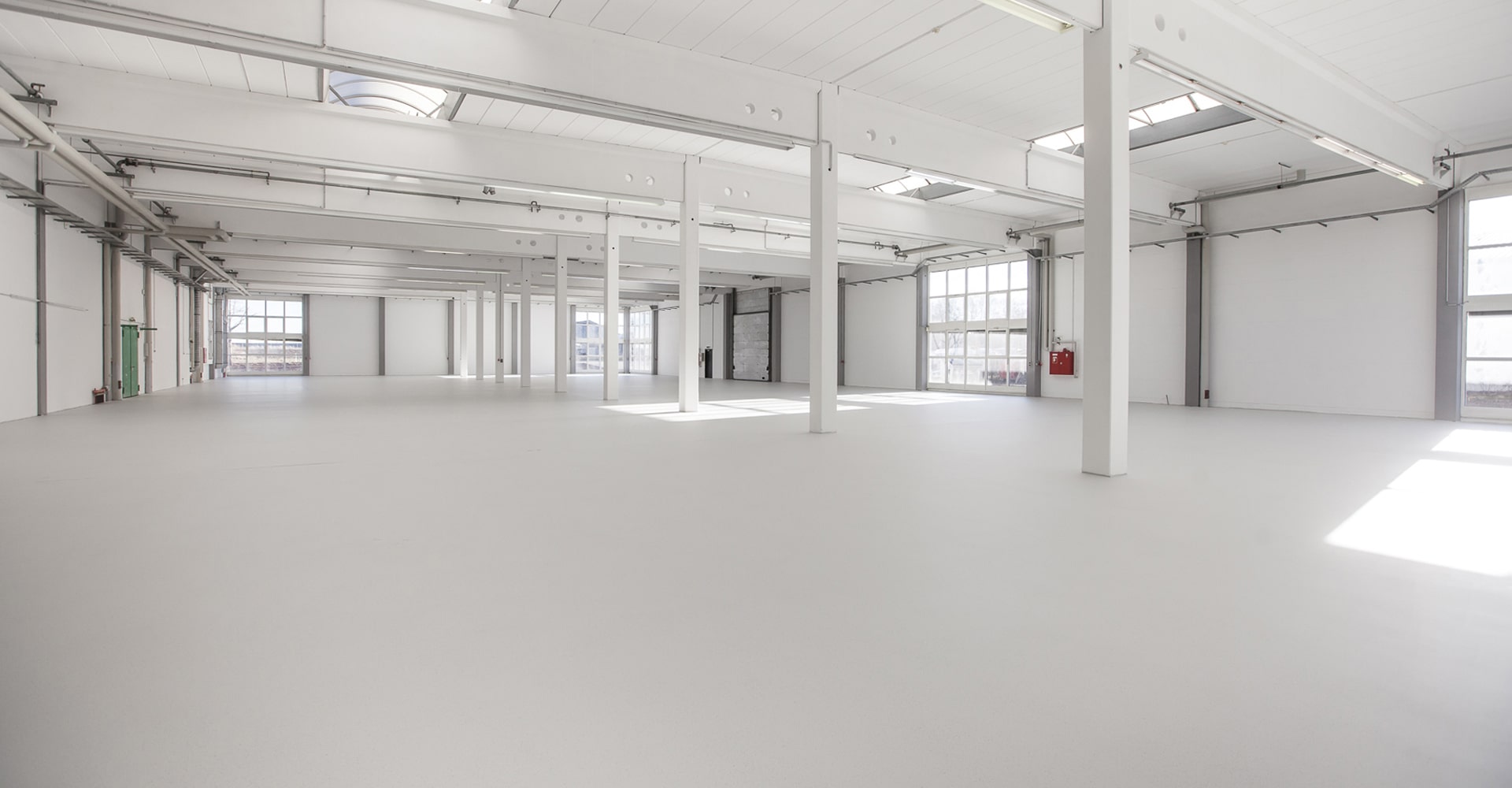 Epoxy gietvloer in magazijn