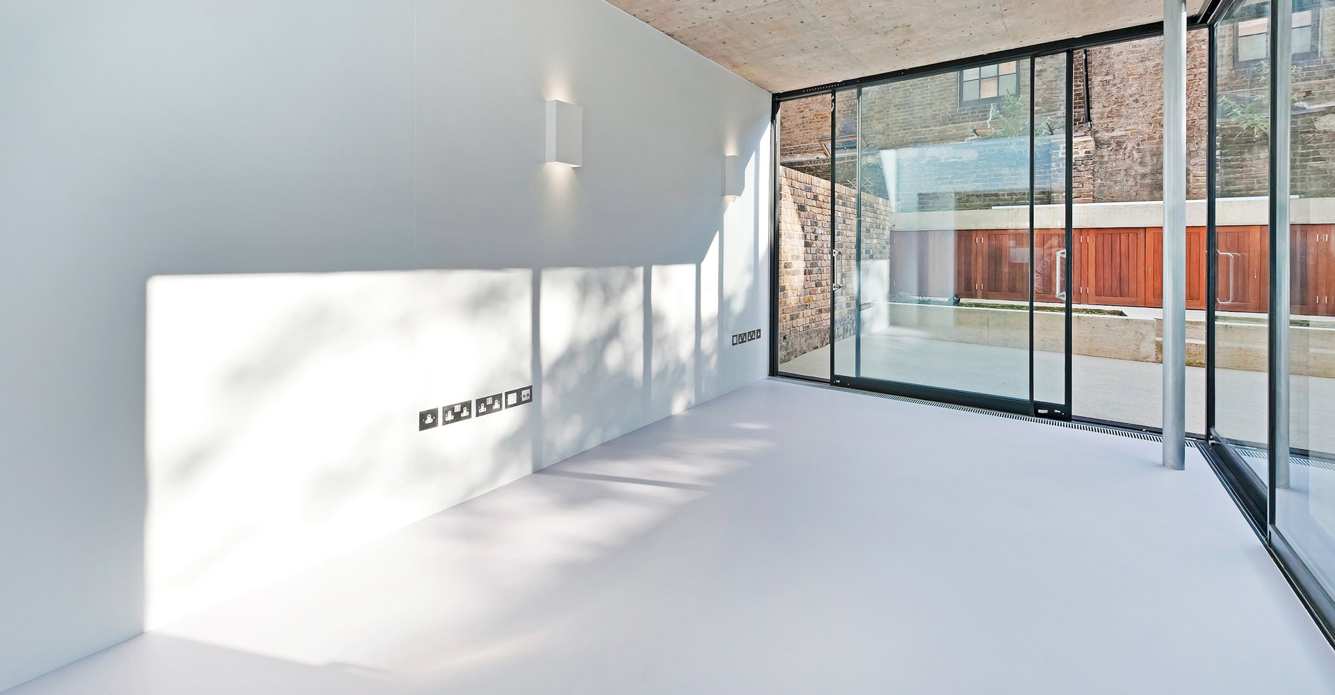 Woningvloer licht grijs mono