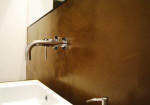 Beton ciré wand in badkamer Beton Cire wand