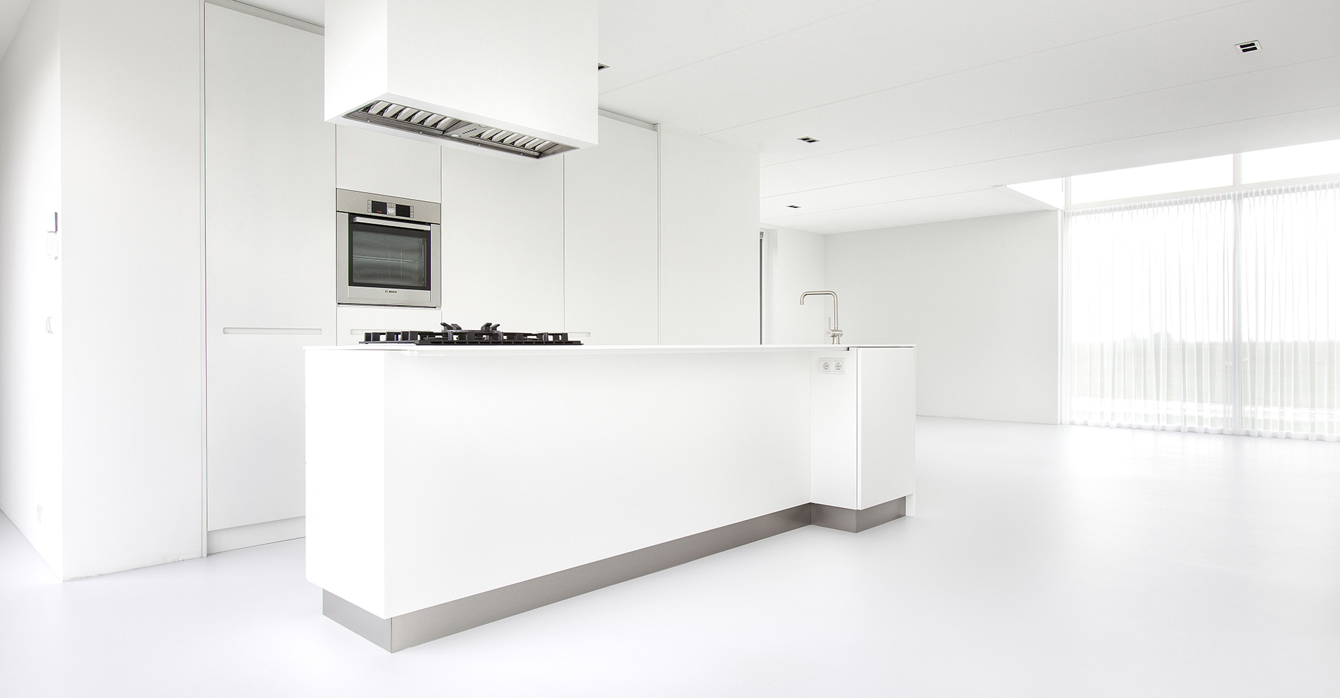 Witte gietvloer keuken