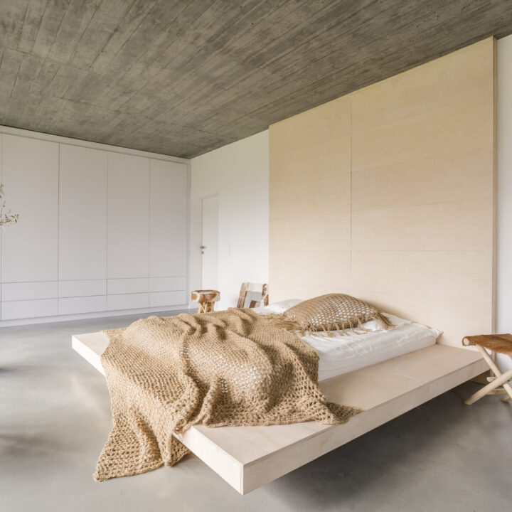 betonlook-slaapkamer-cement-zwevend-bed-japandi betonlook-slaapkamer-cement-zwevend-bed-japandi