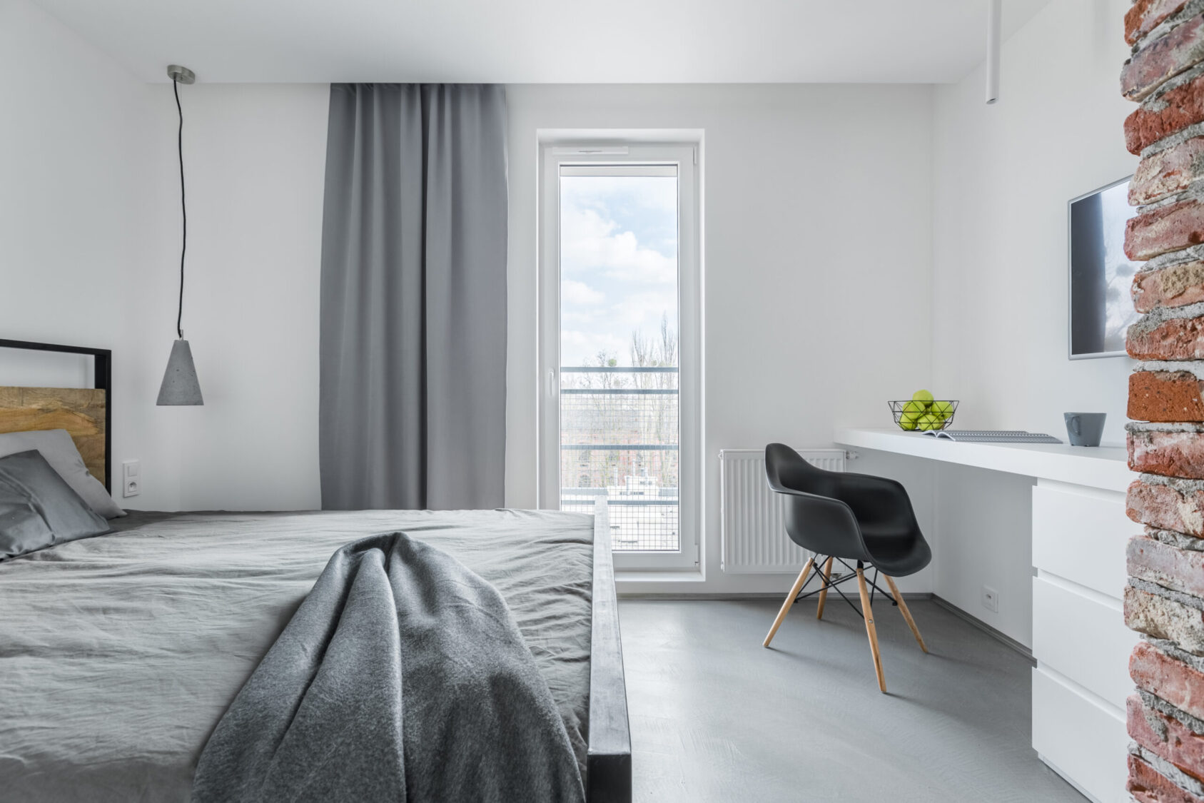 betonlook-slaapkamer-grijs-blauw-bureau-thuis-kantoor betonlook-slaapkamer-grijs-blauw-bureau-thuis-kantoor