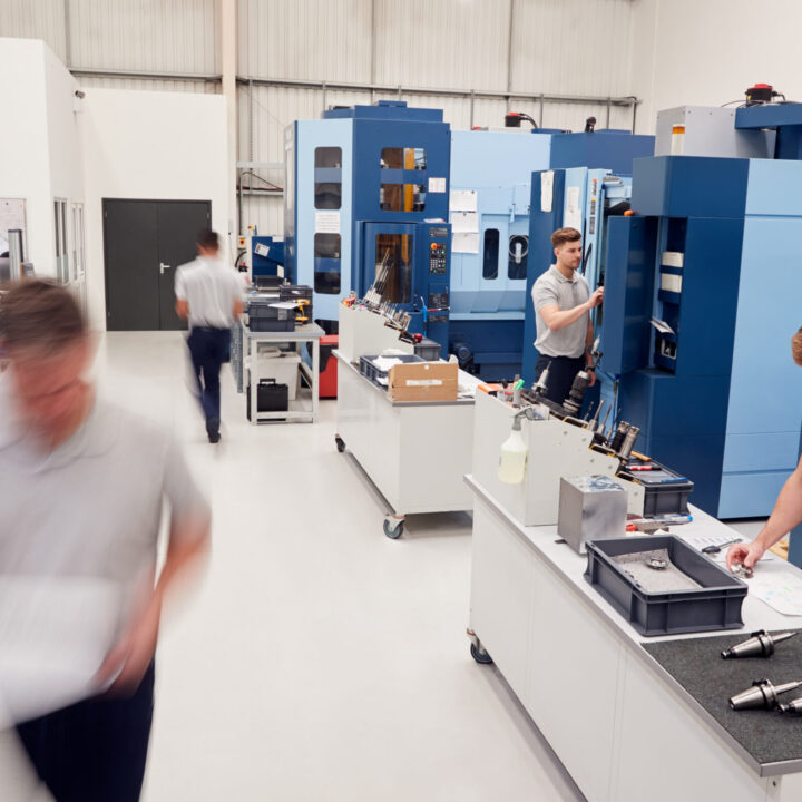 coatingvloer-werkplaatsvloer-krasvast-coating-vloer-belastbaar-wit coatingvloer-werkplaatsvloer-krasvast-coating-vloer-belastbaar-wit