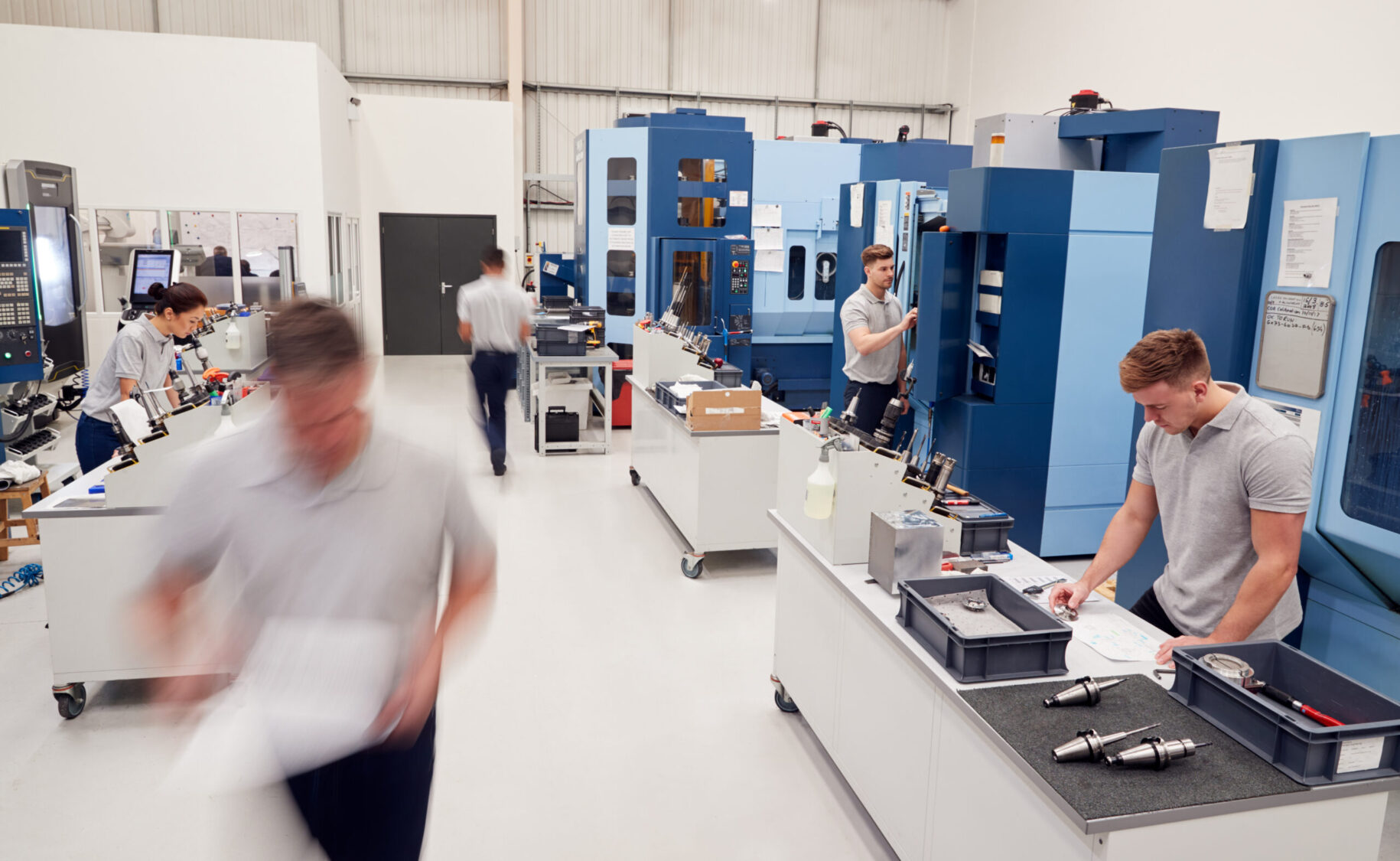 epoxyvloer-werkplaatsvloer-krasvast-coating-vloer-belastbaar-wit epoxyvloer-werkplaatsvloer-krasvast-coating-vloer-belastbaar-wit