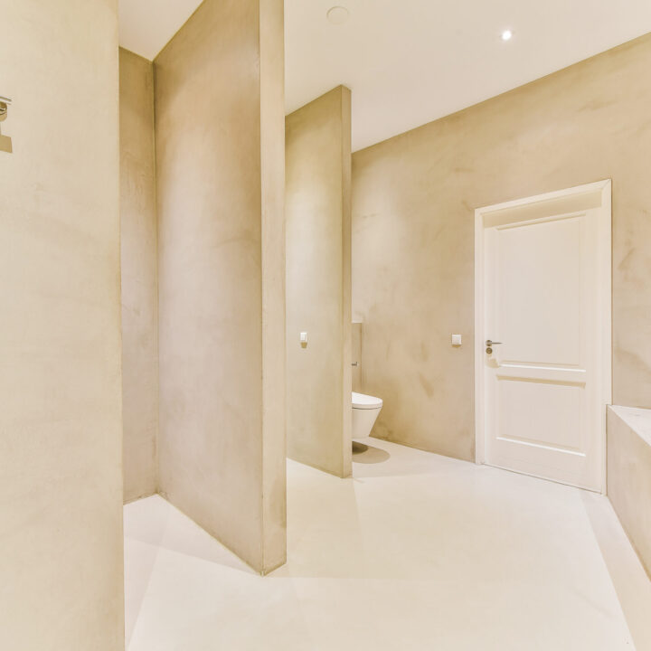 gietvloer-badkamer-licht-beige-beton-cire-wanden-beige-aardse-tinten gietvloer-badkamer-licht-beige-beton-cire-wanden-beige-aardse-tinten