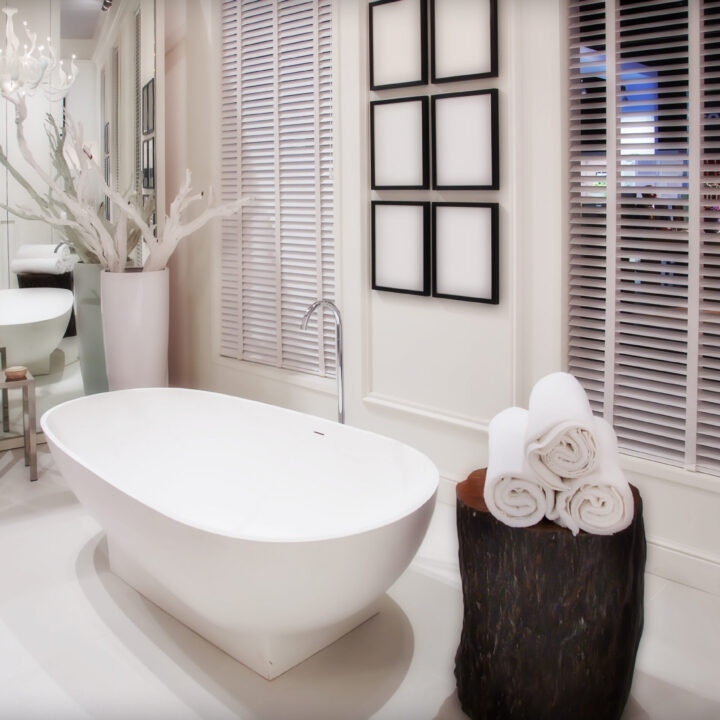 gietvloer-badkamer-wit-spa-strak gietvloer-badkamer-wit-spa-strak