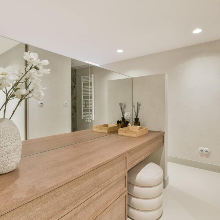 gietvloer-badkamer-wit-strak-naadloos-pu-gietvloer-mono gietvloer-badkamer-wit-strak-naadloos-pu-gietvloer-mono