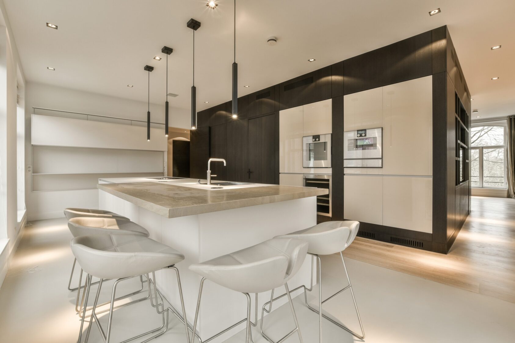 gietvloer-keuken-beige-wit-kookeiland gietvloer-keuken-beige-wit-kookeiland