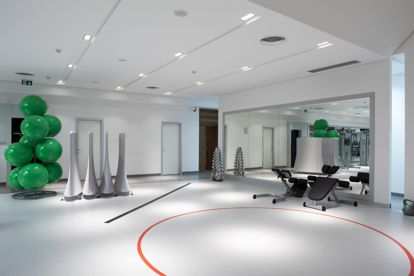 gietvloer-showroom-gymvloer-pu-gietvloer-naadloos-modern gietvloer-showroom-gymvloer-pu-gietvloer-naadloos-modern