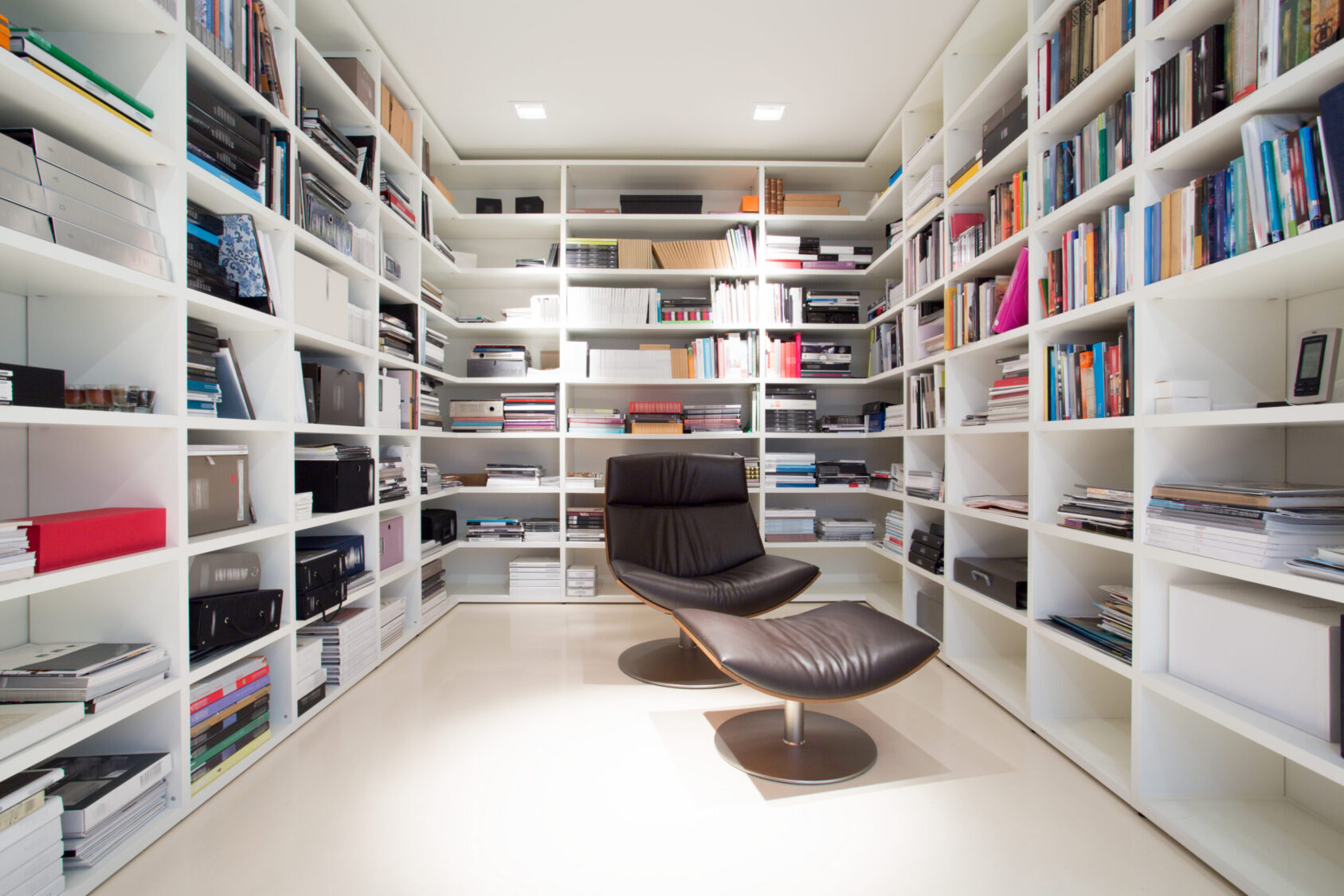 gietvloer-studeerkamer-beige-pu-gietvloer-mono-studeerkamer gietvloer-studeerkamer-beige-pu-gietvloer-mono-studeerkamer