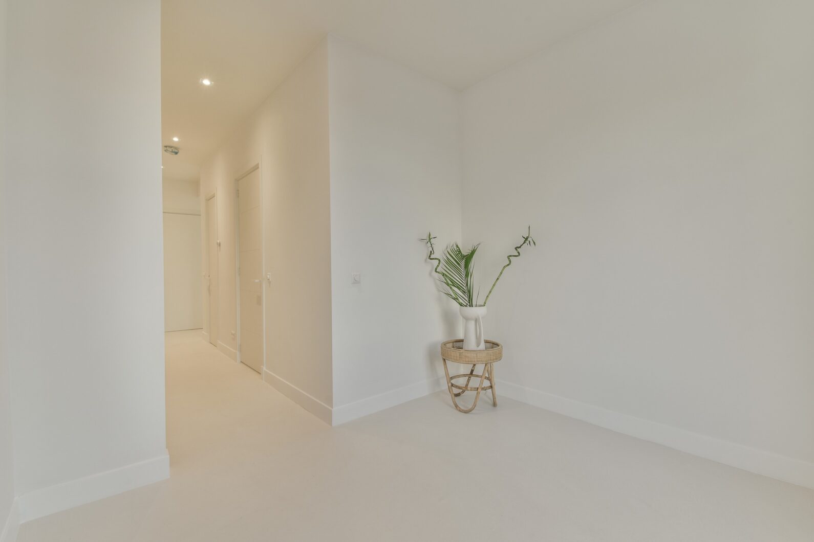 gietvloer-woonkamer-beige-strak-pu-gietvloer-mono gietvloer-woonkamer-beige-strak-pu-gietvloer-mono