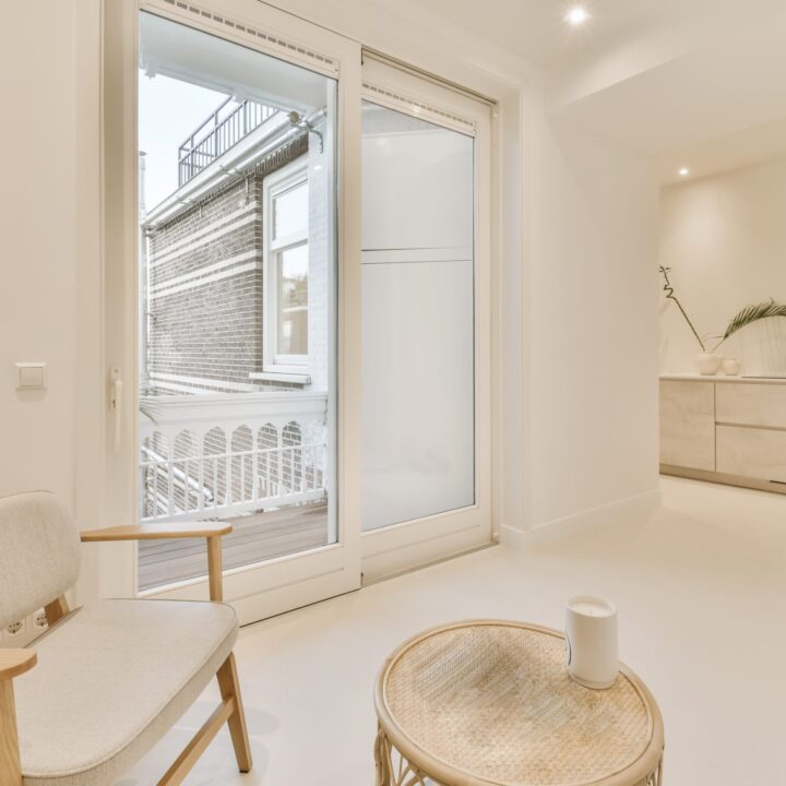 gietvloer-woonkamer-licht-beige-japandi-hout gietvloer-woonkamer-licht-beige-japandi-hout