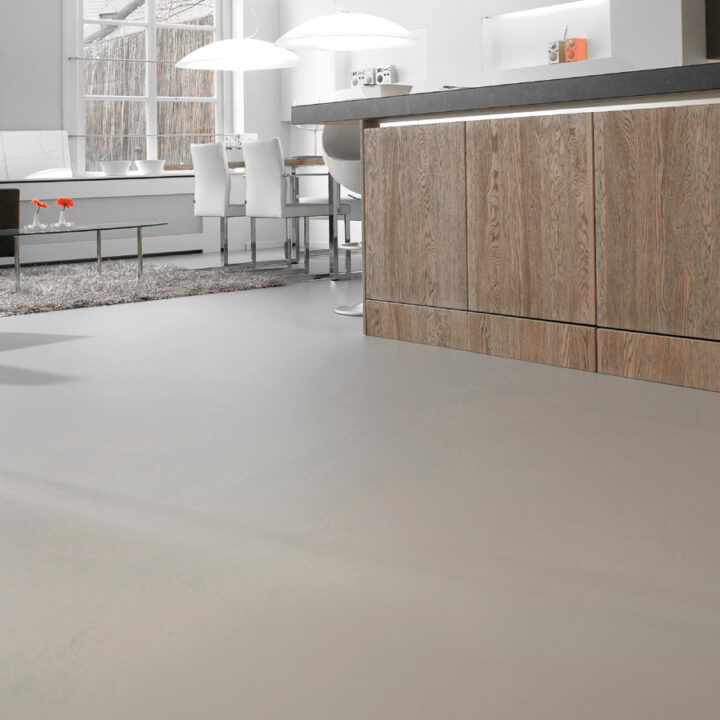 gietvloer-woonkamer-taupe-duurzaam-pu-gietvloer-mono gietvloer-woonkamer-taupe-duurzaam-pu-gietvloer-mono