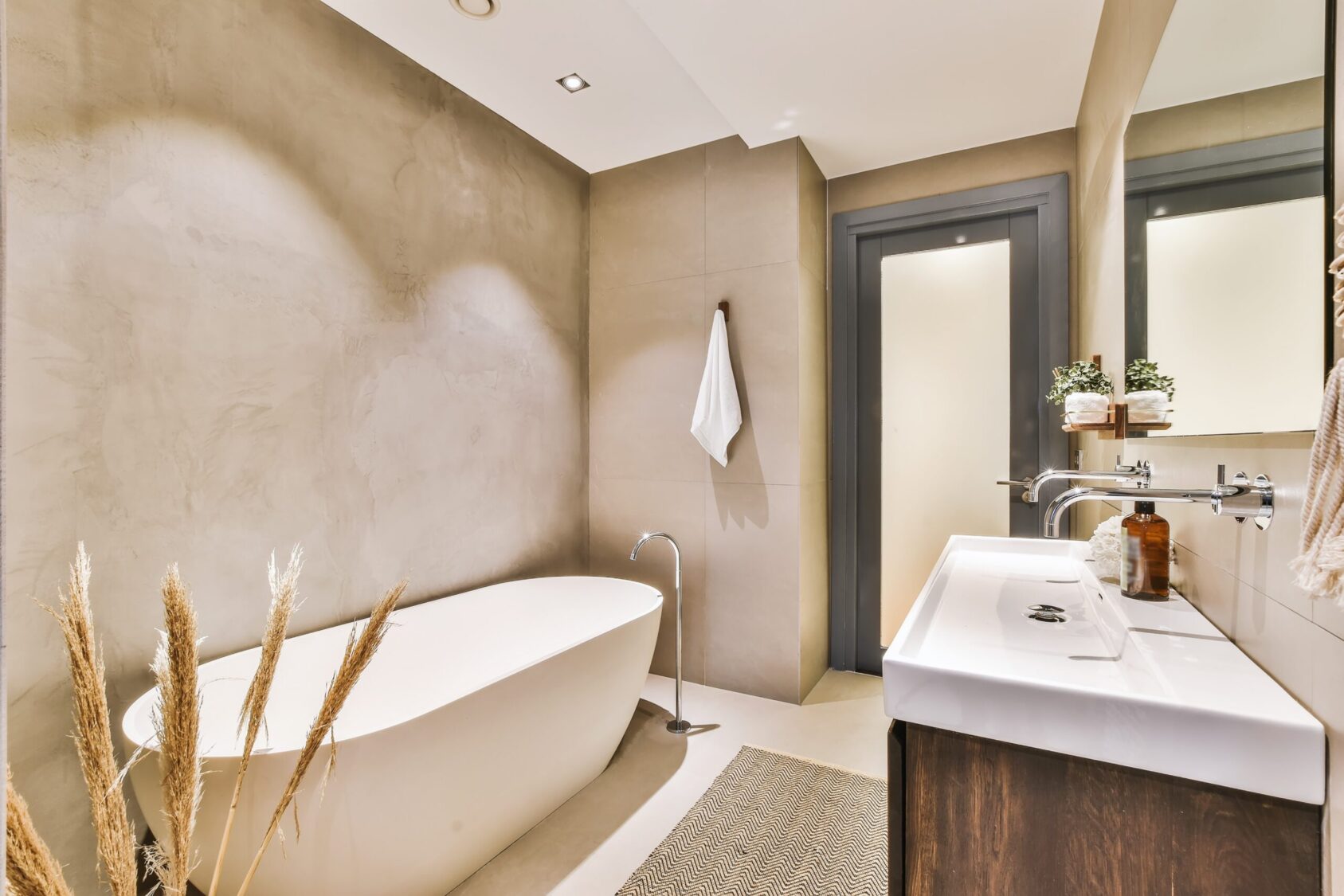 lavasteen-badkamer-taupe-bad-rustgevend-gietvloer-beton-cire lavasteen-badkamer-taupe-bad-rustgevend-gietvloer-beton-cire
