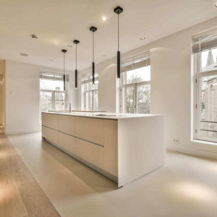 lavasteen-keuken-beige-japandi-gietvloer-beton-cire-parket lavasteen-keuken-beige-japandi-gietvloer-beton-cire-parket