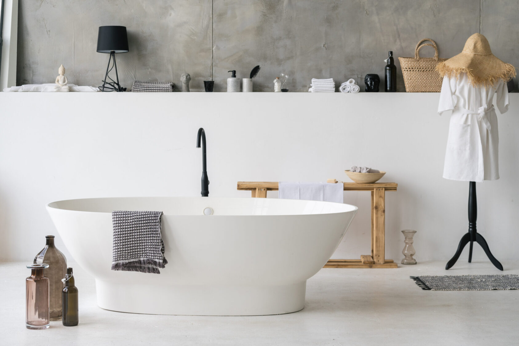 pu-gietvloer-badkamer-grijs-losstaand-bad-beton-cire-wand pu-gietvloer-badkamer-grijs-losstaand-bad-beton-cire-wand