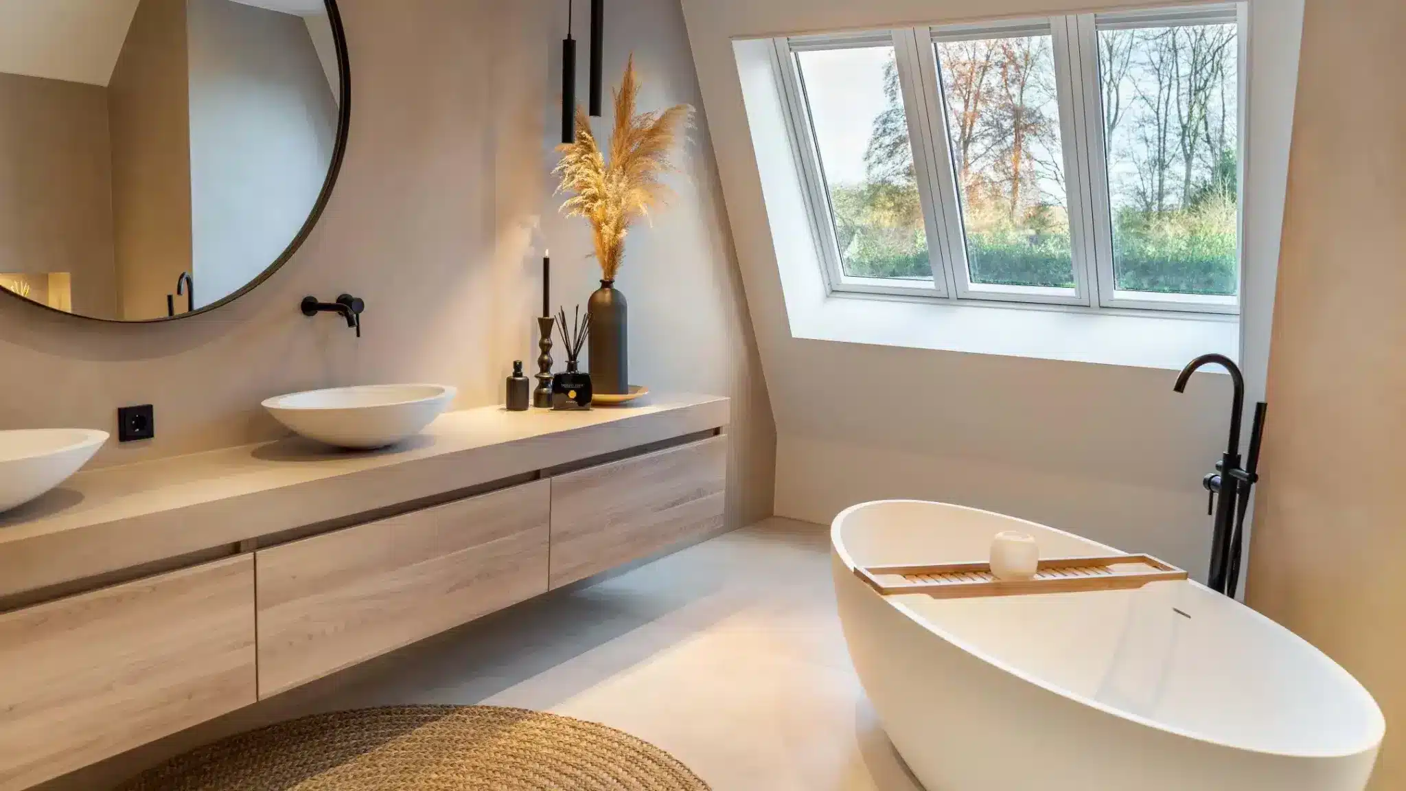 Badkamer van microcement dat zelf is aangebracht